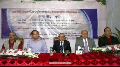 ঢাবিতে শহীদদের স্মরণে নির্মিত স্মৃতিফলকের উদ্বোধন