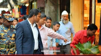 ভ্রাম্যমাণ আদালত পরিচালনা করা হচ্ছে 