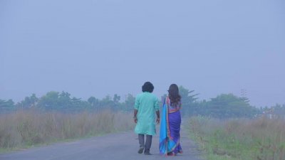ভিডিওর একটি দৃশ্যে লুৎফর হাসান ও লুইপা