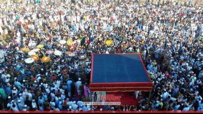 আর্মি স্টেডিয়ামে প্রয়াত মেয়রকে সর্বসাধারণের শেষ শ্রদ্ধা 