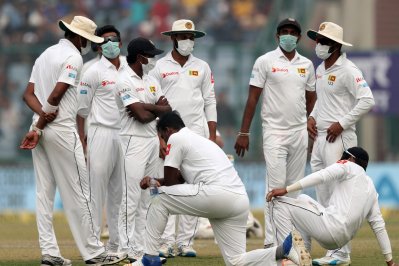 বায়ু দূষণে ভুগলো শ্রীলঙ্কার ফিল্ডাররা