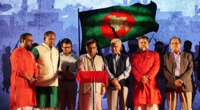 অ্যাপ উদ্বোধন করছেন সংস্কৃতিমন্ত্রী