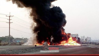 বিটুমিনের গাড়িতে আগুন