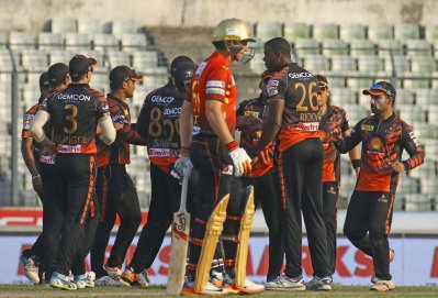 কুমিল্লা ভিক্টোরিয়ান্সকে ১৪ রানে হারিয়েছে খুলনা টাইটানস
