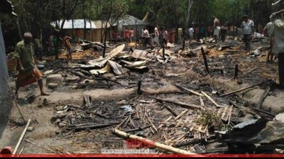 পুড়ে যাওয়া বসতঘরগুলো (ছবি- প্রতিনিধি)