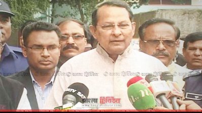 সাংবাদিকদের প্রশ্নের জবাব দিচ্ছেন হাসানুল হক ইনু (ছবি- প্রতিনিধি)