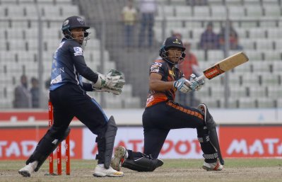 রংপুরকে খুলনার ১৬৮ রানের লক্ষ্য