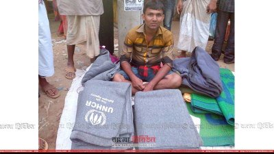 কক্সবাজারে ফুটপাতে কিনতে পাওয়া যায় ত্রাণের এই কম্বল