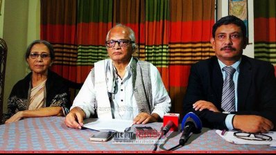 সংবাদ সম্মেলনে বক্তব্য রাখছেন ফরহাদ মজহার