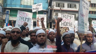 বায়তুল মুকাররমে জড়ো হয়েছেন হেফাজতের নেতাকর্মীরা