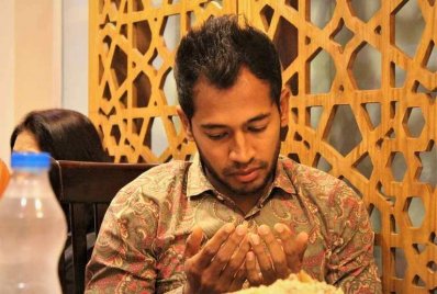 মিরপুরে একটি রেস্তোরাঁর উদ্বোধনের সময় মুশফিকুর রহিম। ছবি-ফেসবুক 