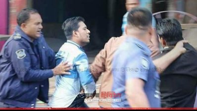 ফেনীতে পুলিশের লাঠিচার্জে স্বেচ্ছাসেবক দলের মিছিল পণ্ড