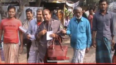 গণসংযোগে ছুটছেন নাদিরা (ছবি- প্রতিনিধি)
