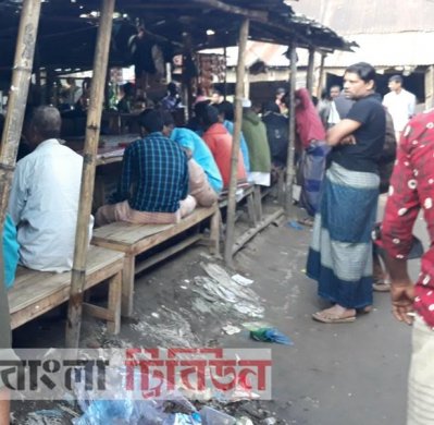 গোয়াইনঘাট সবজি বাজারের ভেতরে চায়ে স্টলে তীর শিলং গ্রাহকদের ভীড়