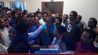 সিলেট সিটি করপোরেশনে উত্তেজিত কর্মকর্তা কর্মচারীরা