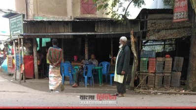 জৈন্তার দরবস্ত বাজারের এই-চায়ের দোকানটিতে তীরশিলং জুয়ারিদের অবস্থান করে