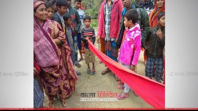 এই মাফলারটিই সেদিন তুলে ধরেছিল শিহাব ও লিটন