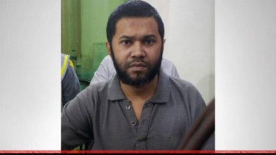 ভুলতা পুলিশ ফাঁড়িতে উৎপল (ছবি: এজাজুল হক মুকুল)