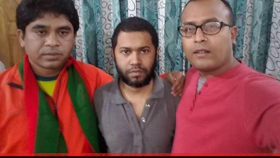 ফিরে আসার পর বন্ধুদের সঙ্গে উৎপল
