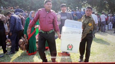 পৌঁছে গেছে রসিক নির্বাচনের সব সরঞ্জাম (ছবি: ফোকাস বাংলা)