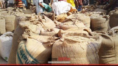 এ মৌসুমে বাজারে আমন ধানের দাম ভালো পাচ্ছেন বলে জানিয়েছেন কৃষকরা