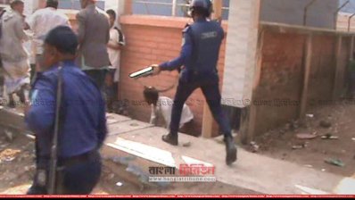 রংপুরে বিক্ষোভ মিছিলে পুলিশের লাঠিচার্জ