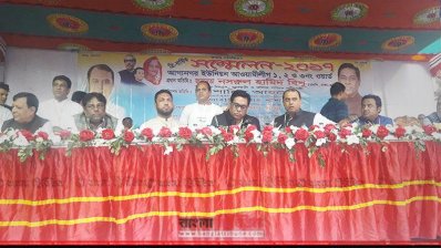 অনুষ্ঠানে অন্যান্যের মধ্যে নসরুল হামিদ