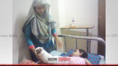 হাসপাতালে মায়ের সঙ্গে মুক্তামনি
