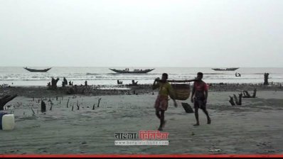 দুবলার চরে শুটকি পল্লিতে শিশুশ্রম