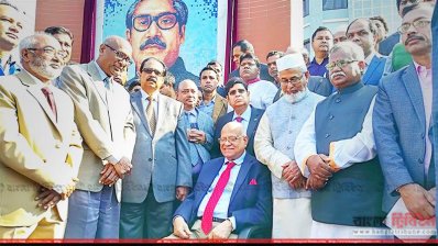 ম্যুরাল উদ্বোধন অনুষ্ঠানে অর্থমন্ত্রীসহ অন্যরা