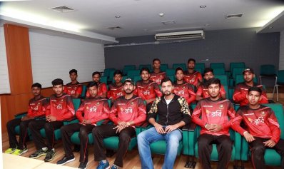 যুবাদের মাঝে মাশরাফি
