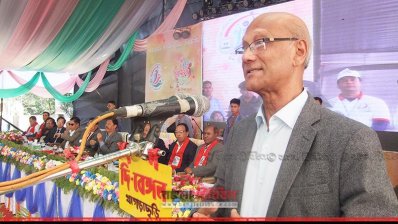 পুনর্মিলনী অনুষ্ঠানে বক্তব্য রাখছেন প্রধান অতিথি শিক্ষামন্ত্রী নুরুল ইসলাম নাহিদ