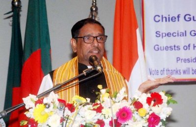 বিজয় দিবসের আলোচনা সভায় বক্তব্য রাখছেন সেতুমন্ত্রী ওবায়দুল কাদের