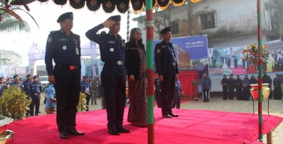 কমিউনিটি পুলিশিং ফোরামের সভায় আইজিপি এ কে এম শহীদুল হক ও অন্যরা (ছবি: সংগৃহীত)