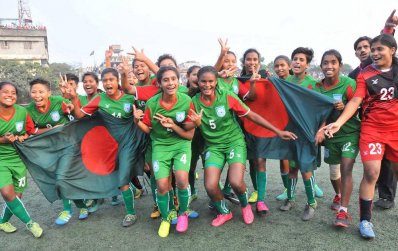 অনূর্ধ্ব-১৫ সাফ মহিলা চ্যাম্পিয়নশিপ জেতার পর বাংলাদেশের মেয়েদের উল্লাস