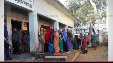 ভোট দিতে লাইন
