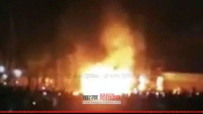 বিধ্বস্ত বিমানে জ্বলছে আগুন