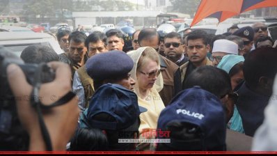 আদালতে খালেদা জিয়া (ছবি: নাসিরুল ইসলাম)