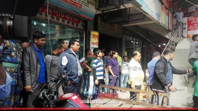 অভিযানে দুপুর ১টা পর্যন্ত ১ লাখ টাকারও বেশি জরিমানা করা হয়েছে ব্যবসায়ীদের