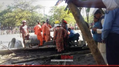 বিধ্বস্ত বিমানের ধ্বংসাবশেষ উদ্ধারে অভিযান