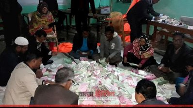 পঞ্চগড়ের বোদা পৌরসভায় ভোট গণনা চলছে