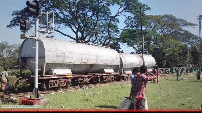 তেলবাহী ট্রেন লাইনচ্যুত