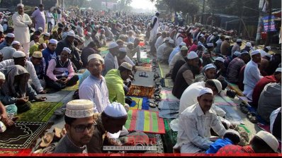 বগুড়ায় ইজতেমায় লাখো মুসল্লির জুমার নামাজ আদায় 