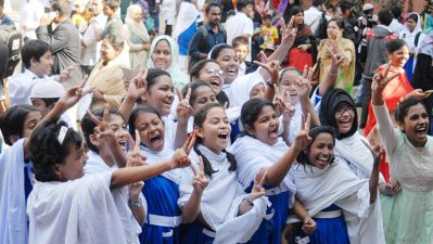 মতিঝিল আইডিয়াল স্কুল অ্যান্ড কলেজে শিক্ষার্থীদের আনন্দ (ছবি- ফোকাস বাংলা)