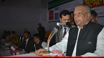 বক্তব্য রাখছেন শিল্পমন্ত্রী আমির হোসেন আমু (ছবি- প্রতিনিধি)