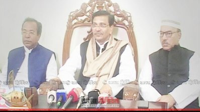সাংবাদিকদের সঙ্গে আলাপকালে হানিফ
