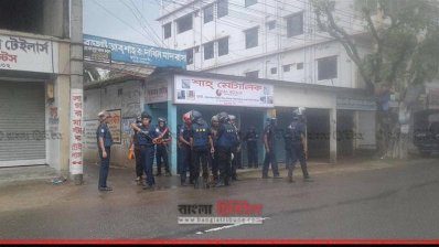 থমথমে শহর 