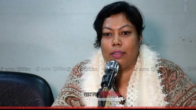 ভূমিমন্ত্রীর স্ত্রীর বিরুদ্ধে বাড়ি দখলের অভিযোগ এনে সংবাদ সম্মেলনে তাজনুবা তাজরীন 