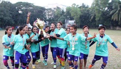 চ্যাম্পিয়ন কেরানীগঞ্জ সবুজ দলের খেলোয়াড়দের উল্লাস
