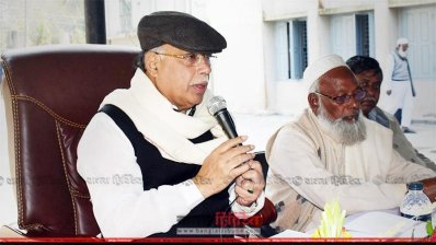 নেতাকর্মীদের উদ্দেশে বক্তব্য রাখছেন স্বাস্থ্যমন্ত্রী মোহাম্মদ নাসিম